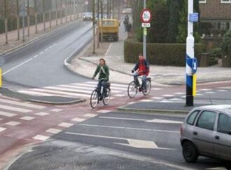 Amsterdam. Cresce L'utilizzo della bicicletta rispetto ai viaggi in auto