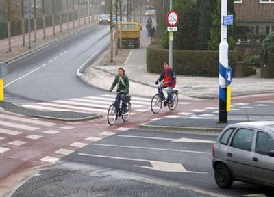 Amsterdam. Cresce L'utilizzo della bicicletta rispetto ai viaggi in auto