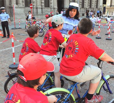 Milano. Progetto Pedibus: 500 bambini a scuola a piedi