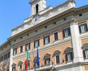 Roma. Riprende alla Camera L'esame del decreto sui provvedimenti anticrisi: previste nuove disposizioni in materia di tpl