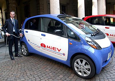 Milano si prepara L'auto elettrica: presentata la nuova I-MiEV a emissioni zero