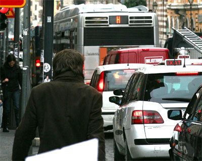 Milano. Provvedimenti anti-smog: i sindaci delL'hinterland milanese bocciano il blocco totale del traffico previsto per domenica