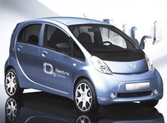 Bruxelles. Peugeot, Veolia e Greenwheels firmano lettera di intenti per acquisto veicoli elettrici e sviluppo servizi di mobilità