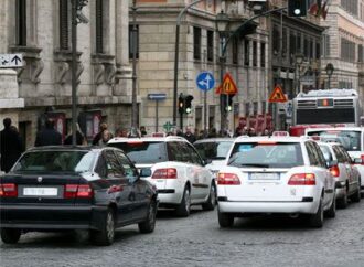 Roma. Cresciuto negli ultimi cinque anni (+4,92%) il numero delle auto circolanti in Italia