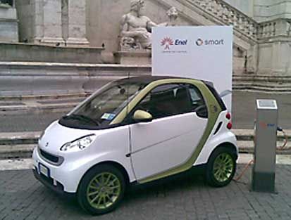 Roma. Smart-Enel "E-mobility Italy": consegnata al sindaco Alemanno la prima smart elettrica