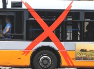 Genova. Sindacati e pendolari contro la manovra del Governo: sui bus spunta una "X" contro il rischio tagli al tpl