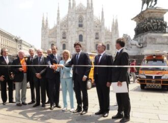 Milano. Dal Duomo a Shanghai con veicoli elettrici: inaugurata la carovana Overland