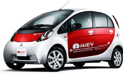 Milano. Anche Mitsubishi sperimenta il sistema di ricarica per auto elettriche di A2A