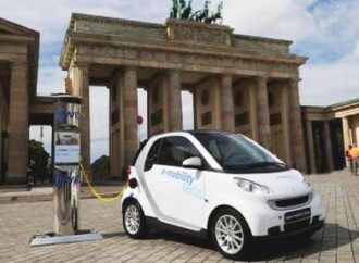 Berlino. Auto elettriche: un milione nelle strade tedesche entro il 2020