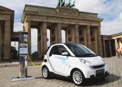 Berlino. Auto elettriche: un milione nelle strade tedesche entro il 2020