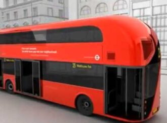 Londra. Nuovo look per i bus rossi a due piani: presentata la versione ecologica