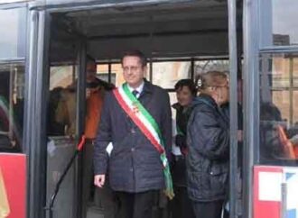 Pisa. Contro i tagli sindaci pisani e Provincia fanno volantinaggio sui bus