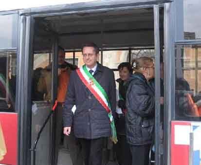 Pisa. Contro i tagli sindaci pisani e Provincia fanno volantinaggio sui bus