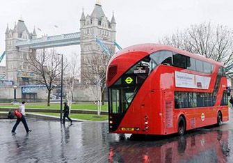 Londra. Entrano in servizio i nuovi bus rossi a due piani