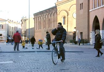 Roma. Si al doppio senso “limitato” alle biciclette nelle strade a senso unico