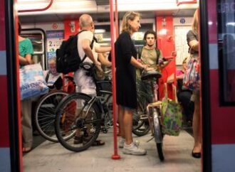 Milano, via libera alle bici sul tram