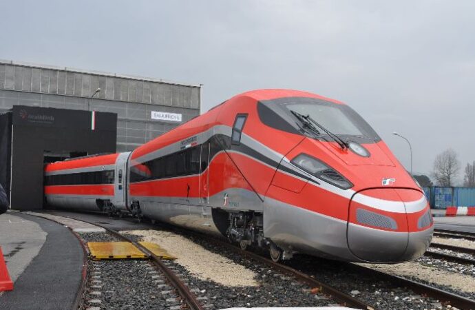 Trenitalia: il nuovo Frecciarossa 1000 andrà a 360 km/h