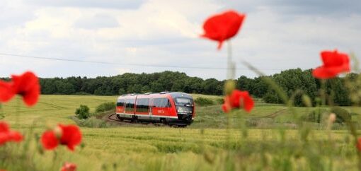 “Stazioni ferroviarie: dove i viaggi iniziano e finiscono”