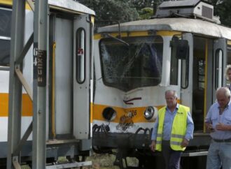 Scontro tra due treni Atac, panico e diversi feriti