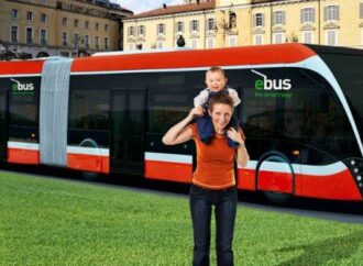 “Sono troppo lunghi”, a Parma nove bus restano al deposito