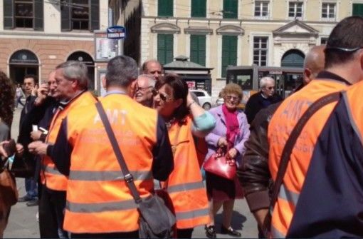 Verifica intensiva a Genova con le pettorine arancioni