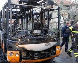 Genova, se gli autobus vanno a fuoco