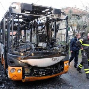 Genova, se gli autobus vanno a fuoco