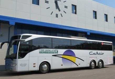 Autobus con servizi di pronto soccorso cardiaco a bordo