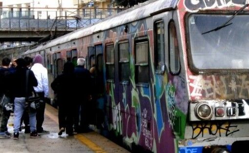 Pendolaria 2014. Meno treni, ritardi, soppressioni, sovraffollamento