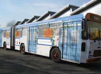 Milano, torna il bus solidale che circola di notte in aiuto ai clochard