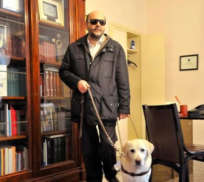 Guide vocali, cani guida e disability manager: l’autobus per ipovedenti