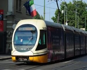 A Milano 50mila auto in meno, diminuiscono smog e traffico