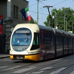 A Milano 50mila auto in meno, diminuiscono smog e traffico