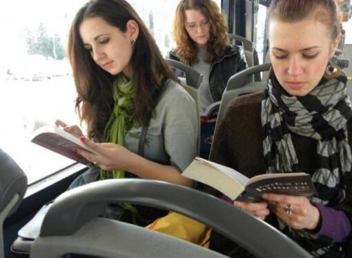 In Romania la città dove chi legge sul bus viaggia gratis