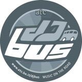 Un DJ in autobus in giro per Bologna