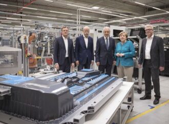 Daimler costruirà mega fabbrica di batterie elettriche