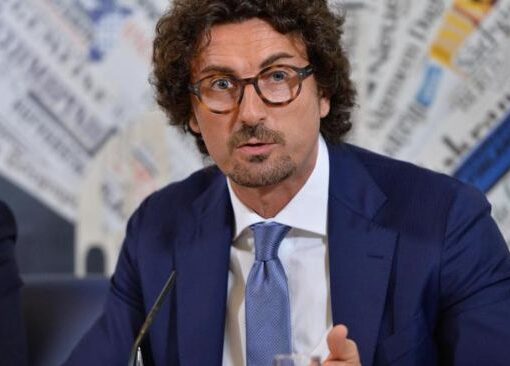 Lotta agli sprechi e meno corruzione, le priorità del neo ministro Toninelli