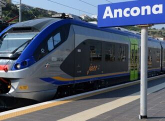 Marche: Fs consegna un nuovo treno Jazz