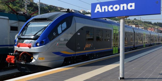 Marche: Fs consegna un nuovo treno Jazz