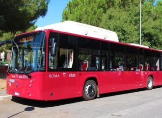 Roma: Atac, domani rientrano in servizio 13 bus richiamati per un difetto