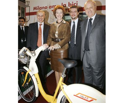 Milano, città sempre più amica della bicicletta presenta “BikeMi”, bike sharing milanese