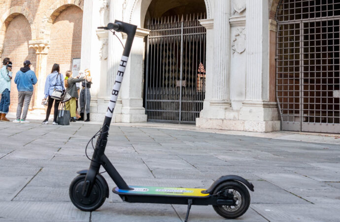 Roma: ATAC e monopattini Helbiz insieme per migliorare la mobilità intermodale della Capitale