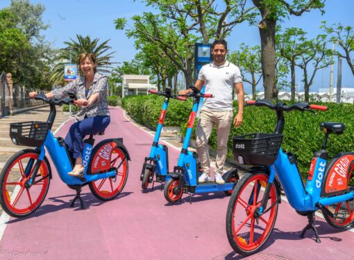 I monopattini e le e-bike di Dott sbarcano a Riccione