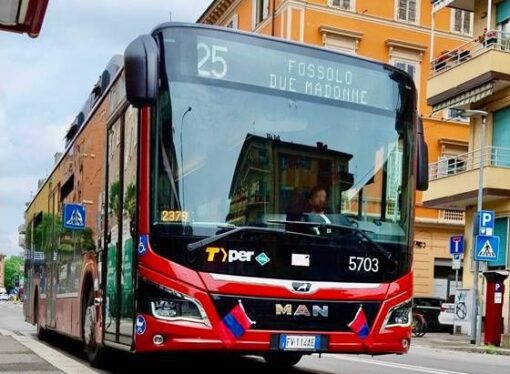 Bologna in Champions League: in città anche i bus Tper si vestono di rossoblù