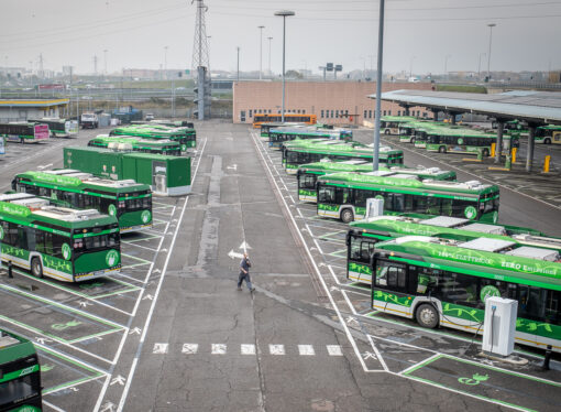 Autobus elettrici: in Europa più di 4 nuove immatricolazioni su 10 sono full electric