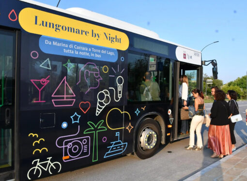 Massa-Carrara: torna il servizio autobus serale Lungomare by night