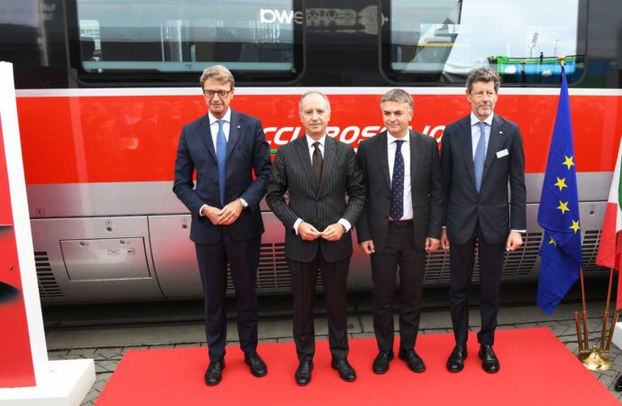 Presentato il nuovo Frecciarossa 1000