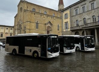 Arezzo: AT, presentati 3 dei 5 nuovi bus in dotazione da gennaio