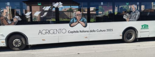 TUA vara i “Bus della Cultura”, Pirandello, Sciascia e Camilleri ritratti a bordo per celebrare Agrigento